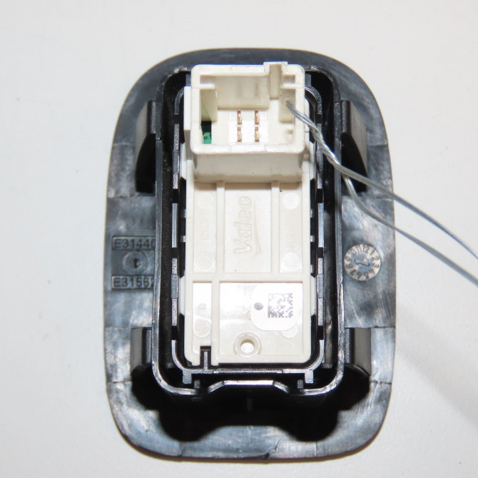 Commande leve-glace porte arrière gauche occasion PEUGEOT 208 Phase 2 04-2015->... 1.2i 81ch 98242552ZD 2