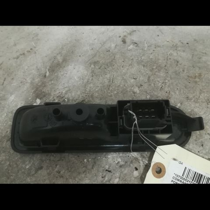 Commande leve-glace porte arrière droite occasion RENAULT CLIO III Phase 1 09-2005->03-2009 1.5 DCI 85ch 8200214936 2