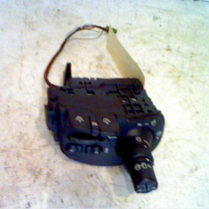 Commande essuie glace occasion RENAULT SCENIC II Phase 1 03-2004->09-2006 1.6i 16v 7701069597 1