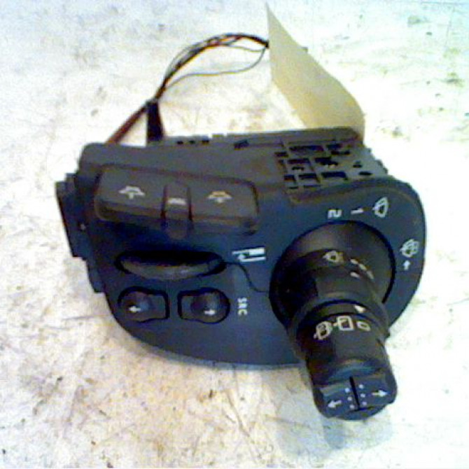 Commande essuie glace occasion RENAULT SCENIC II Phase 1 03-2004->09-2006 1.6i 16v 7701069597 2