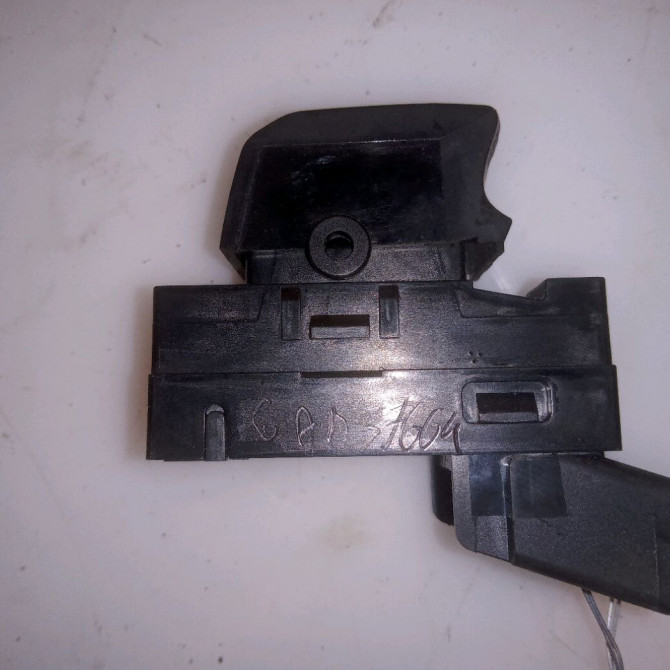 Commande lève-glace porte avant droite occasion SUZUKI GRAND VITARA II Phase 1 09-2005->09-2009 1.6 VVT 106ch 3799562J00 4