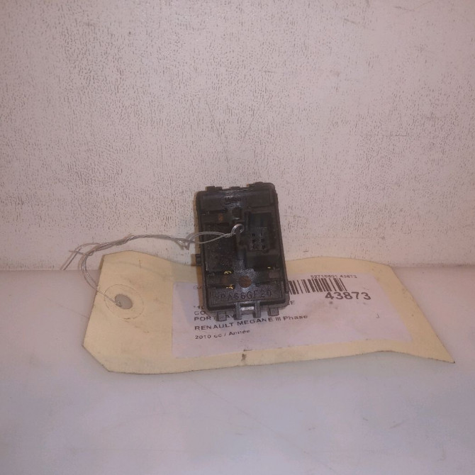 Commande lève-glace porte avant droite occasion RENAULT MEGANE III Phase 1 11-2008->01-2012 809600750R 2