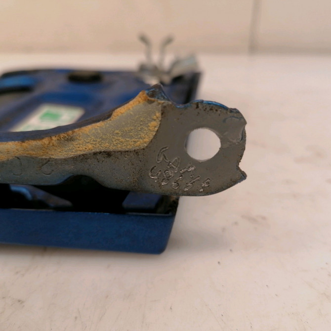 Volet de trappe carburant occasion PEUGEOT 107 Phase 2 01-2009->01-2012 1.0i 12v 1517C9 3