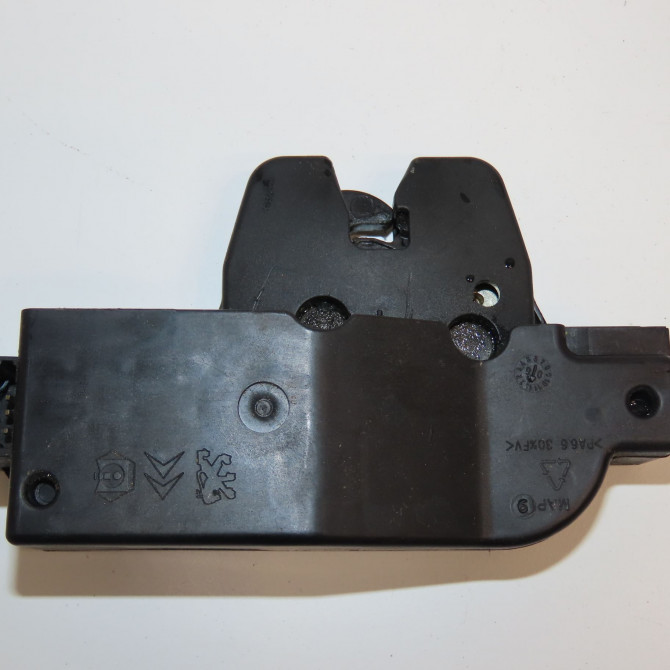 Serrure coffre arrière occasion PEUGEOT 407 Phase 1 04-2004->07-2008 2.2 HDI 16v 1