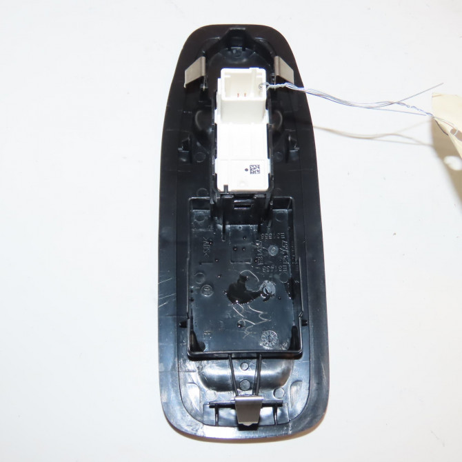 Commande lève-glace porte avant droite occasion PEUGEOT 208 Phase 2 04-2015->... 1.2i 81ch 98242560ZD 2