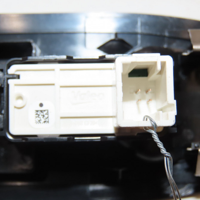 Commande lève-glace porte avant droite occasion PEUGEOT 208 Phase 2 04-2015->... 1.2i 81ch 98242560ZD 3