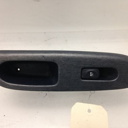 Commande lève-glace porte avant droite occasion RENAULT CLIO II Phase 1 03-1998->06-2001 1.6 16v 7700410151