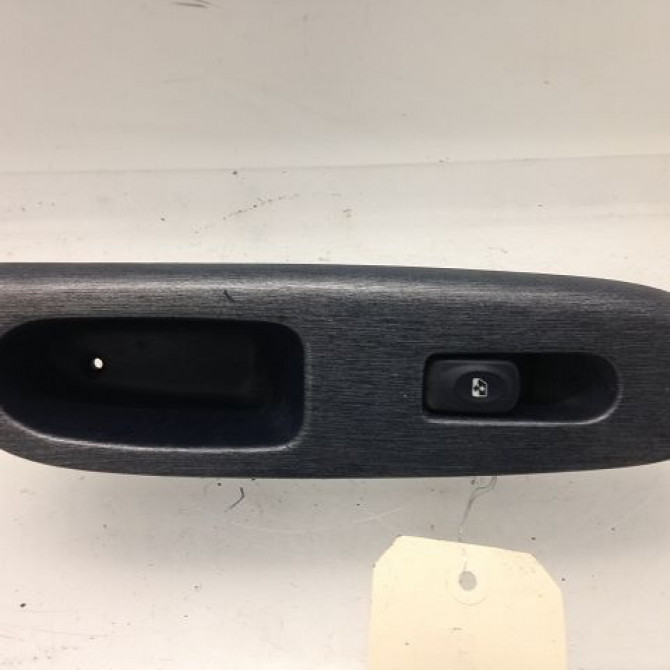 Commande lève-glace porte avant droite occasion RENAULT CLIO II Phase 1 03-1998->06-2001 1.6 16v 7700410151 1
