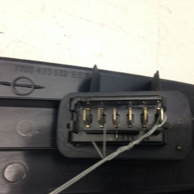 Commande lève-glace porte avant droite occasion RENAULT CLIO II Phase 1 03-1998->06-2001 1.6 16v 7700410151 2