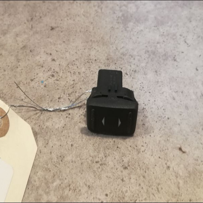 Commande leve-glace porte arrière droite occasion FORD CMAX I Phase 1 09-2003->03-2007 2.0 TDCI 135ch 1223143 1