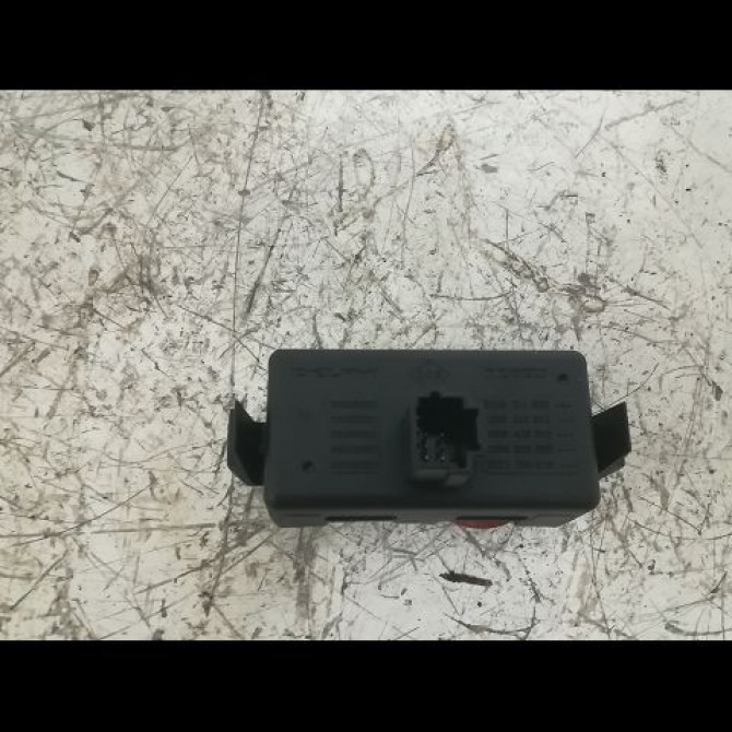 Bouton de warning occasion RENAULT CLIO III Phase 1 09-2005->03-2009 1.5 DCI 70ch 252103766R 2