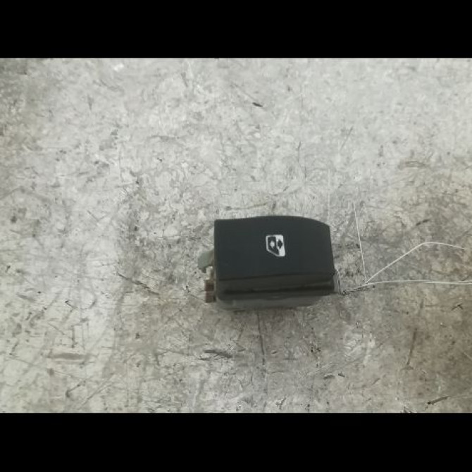 Commande leve-glace porte arrière gauche occasion RENAULT LAGUNA II Phase 1 11-2000->03-2005 1.8i 117ch 8200220507 1