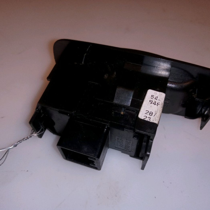 Commande leve-glace porte arrière gauche occasion  848100F010 2