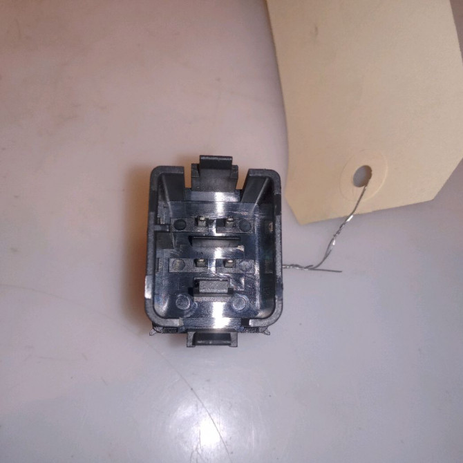 Bouton de warning occasion VOLKSWAGEN GOLF V Phase 1 11-2003->10-2008 1.6 102ch 1K0953509A 2