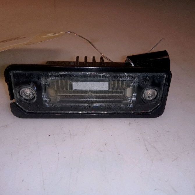 Eclaireur plaque de police g occasion VOLKSWAGEN PASSAT V Phase 1 04-1995->04-1999 2.0 TDI 140ch 3D0943021A 1