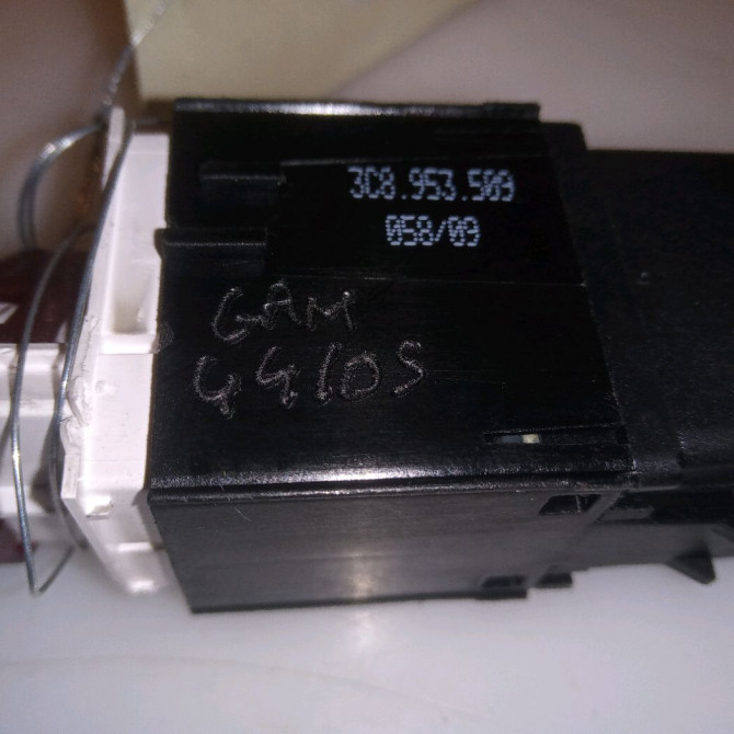 Bouton de warning occasion VOLKSWAGEN PASSAT V Phase 1 04-1995->04-1999 2.0 TDI 140ch 3C8953509 4