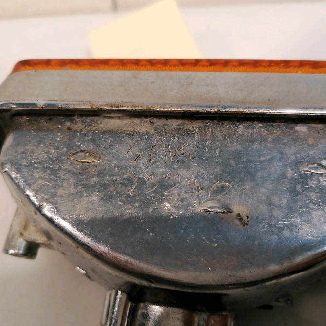 Clignotant droit occasion LADA NIVA Phase 1 04-1995->04-1999 1.6i 73ch 4