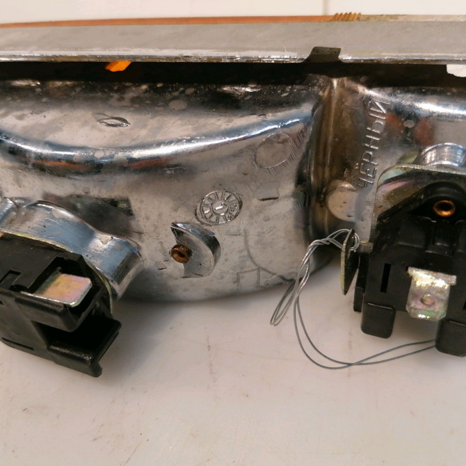 Clignotant gauche occasion LADA NIVA Phase 1 04-1995->04-1999 1.6i 73ch 3