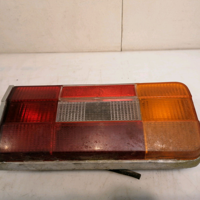 Feu arrière gauche occasion LADA NIVA Phase 1 04-1995->04-1999 1.6i 73ch 1