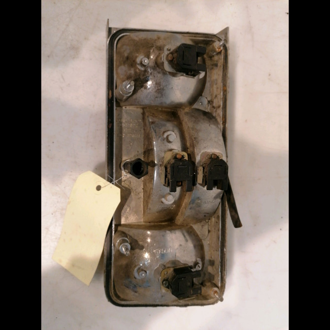 Feu arrière gauche occasion LADA NIVA Phase 1 04-1995->04-1999 1.6i 73ch 2