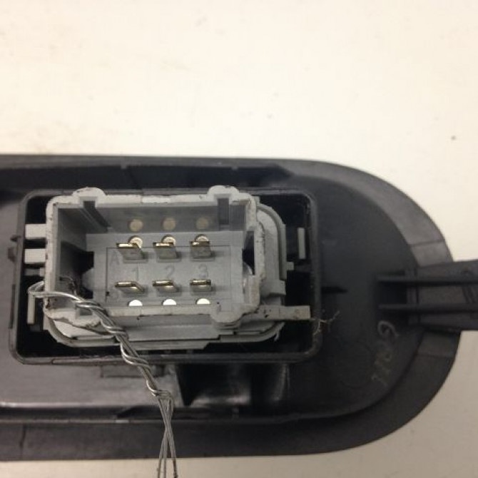 Commande lève-glace porte avant droite occasion RENAULT MEGANE II Phase 2 01-2006->06-2009 1.9 DCI 130ch 8200315027 2