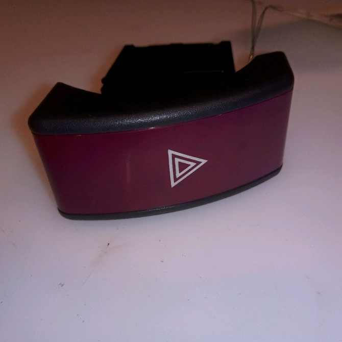 Bouton de warning occasion OPEL CORSA III Phase 2 08-2003->09-2006 1.2i 16v 75ch 95526835 1