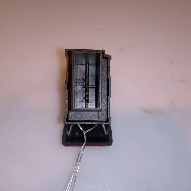 Bouton de warning occasion OPEL CORSA III Phase 2 08-2003->09-2006 1.2i 16v 75ch 95526835 3