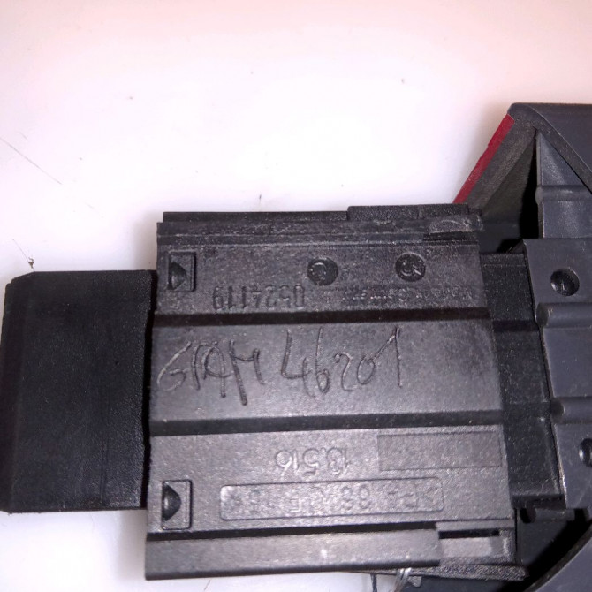 Bouton de warning occasion OPEL CORSA III Phase 2 08-2003->09-2006 1.2i 16v 75ch 95526835 4