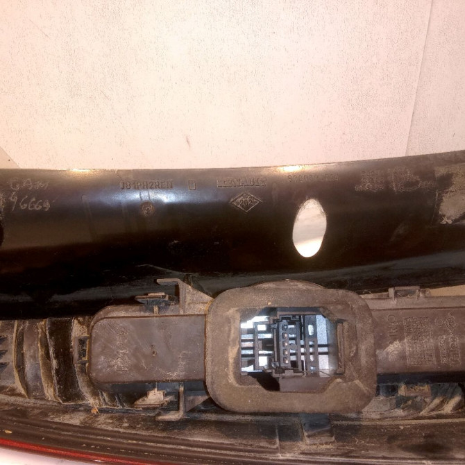 Feu arrière droit occasion RENAULT ESPACE IV Phase 2 03-2006->07-2012 2.0 DCI 175ch 8200394724 3