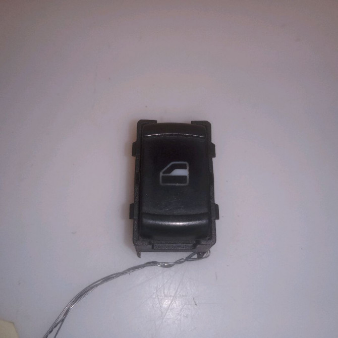 Commande leve-glace porte arrière droite occasion VOLKSWAGEN PASSAT IV Phase 1 10-1996->10-2000 1.9 TDI 90ch 1