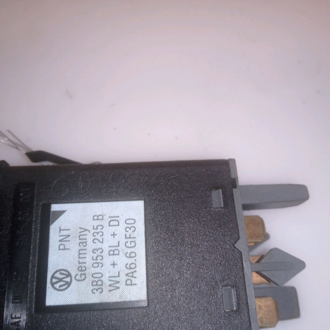 Bouton de warning occasion VOLKSWAGEN PASSAT IV Phase 1 10-1996->10-2000 1.9 TDI 90ch 3B0953235E01C 3