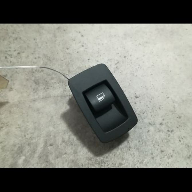 Commande leve-glace porte arrière gauche occasion B.M.W. SERIE 1 I Phase 1 01-2007->07-2011 120d 177ch 61316945874 1