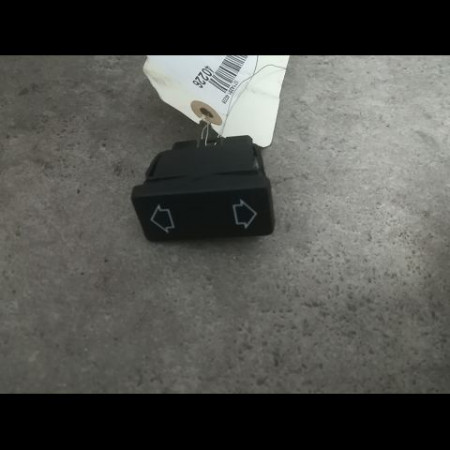 Commande lève-glace porte avant gauche occasion PEUGEOT 106 Phase 2 04-1996->09-2003 1.1i 60ch 6552R4