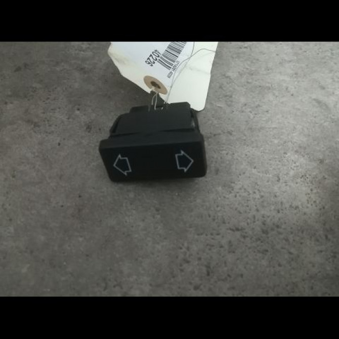 Commande lève-glace porte avant gauche occasion PEUGEOT 106 Phase 2 04-1996->09-2003 1.1i 60ch 6552R4 1