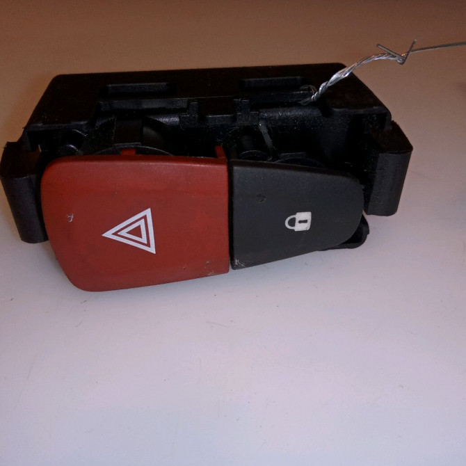 Bouton de warning occasion RENAULT SCENIC III Phase 1 04-2009->11-2011 1.9 DCI 130ch 252100502R 1