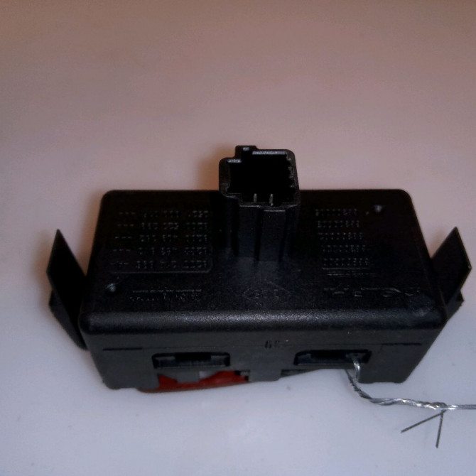 Bouton de warning occasion RENAULT SCENIC III Phase 1 04-2009->11-2011 1.9 DCI 130ch 252100502R 2