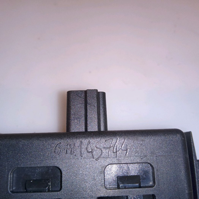 Bouton de warning occasion RENAULT SCENIC III Phase 1 04-2009->11-2011 1.9 DCI 130ch 252100502R 4