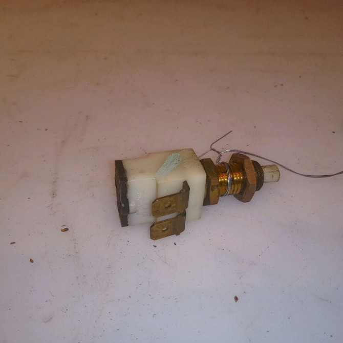 occasion PEUGEOT 205 Phase 1 03-1983->07-1987 1.4i 60ch 453404 2