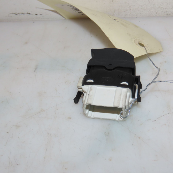 Commande lève-glace porte avant droite occasion RENAULT CLIO II Phase 2 06-2001->07-2006 1.5 DCI 65ch 8200060046 2