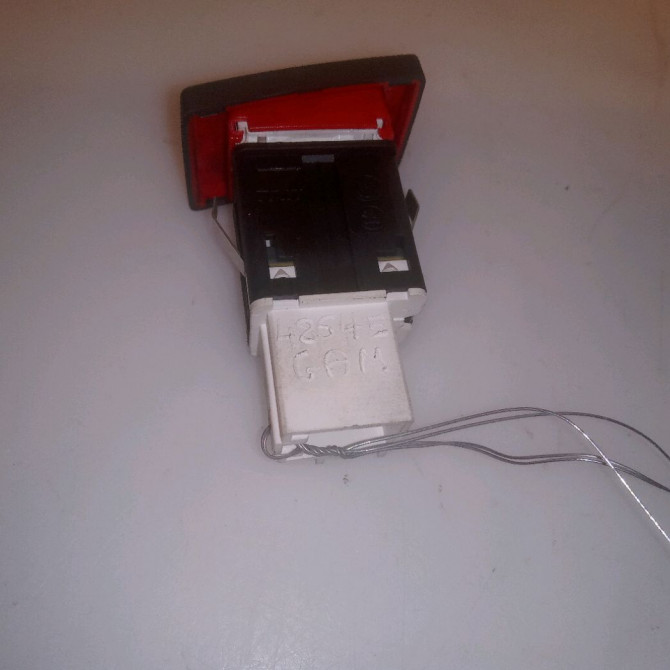 Bouton de warning occasion VOLKSWAGEN GOLF VI Phase 1 10-2008->04-2013 2.0 TDI 140ch 5K0953509A 3