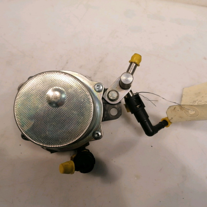 Pompe a vide occasion SUZUKI SPLASH Phase 1 03-2008->12-2012 1.3 CDTI 75ch 1813086J51 1