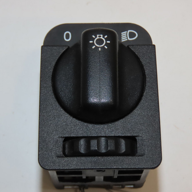 Interrupteur commande de phares occasion OPEL CORSA II Phase 2 04-1997->10-2000 1.7 D 60ch 90437313 1