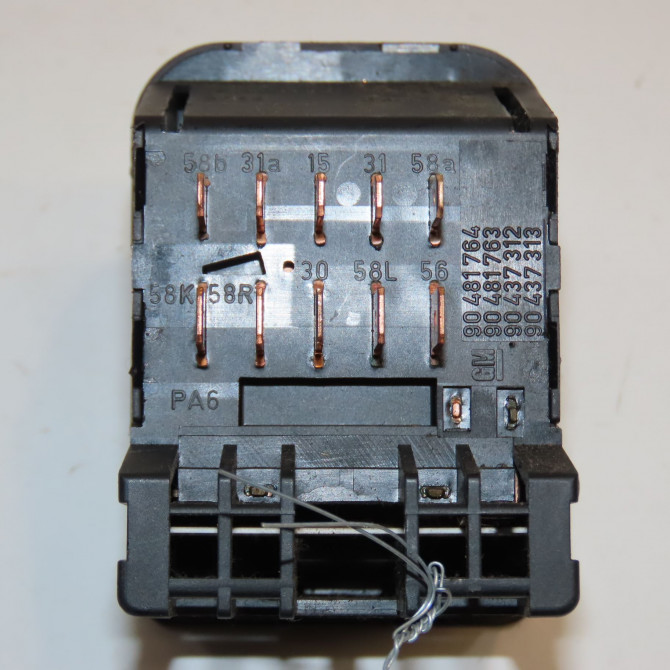 Interrupteur commande de phares occasion OPEL CORSA II Phase 2 04-1997->10-2000 1.7 D 60ch 90437313 2