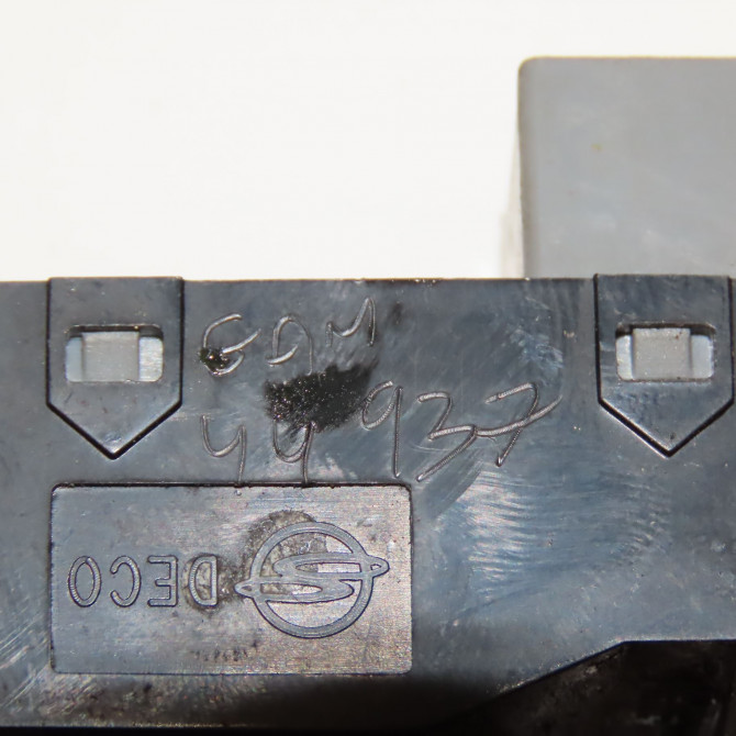 Commande leve-glace porte arrière droite occasion  8584009010 3