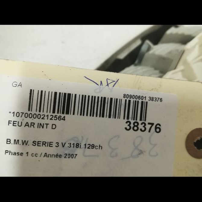 Feu arrière intérieur droit occasion B.M.W. SERIE 3 V Phase 1 03-2005->09-2008 318i 129ch 63216937460 3