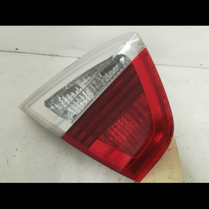 Feu arrière interieur gauche occasion B.M.W. SERIE 3 V Phase 1 03-2005->09-2008 318i 129ch 63216937459 1