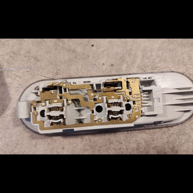 Plafonnier occasion RENAULT MODUS Phase 1 09-2004->12-2007 1.5 DCI 65ch 8200073231 2