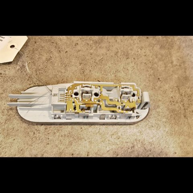 Plafonnier occasion RENAULT CLIO III phase 1 ESTATE 01-2008->03-2009 1.5 DCI 85ch 8200073231 2