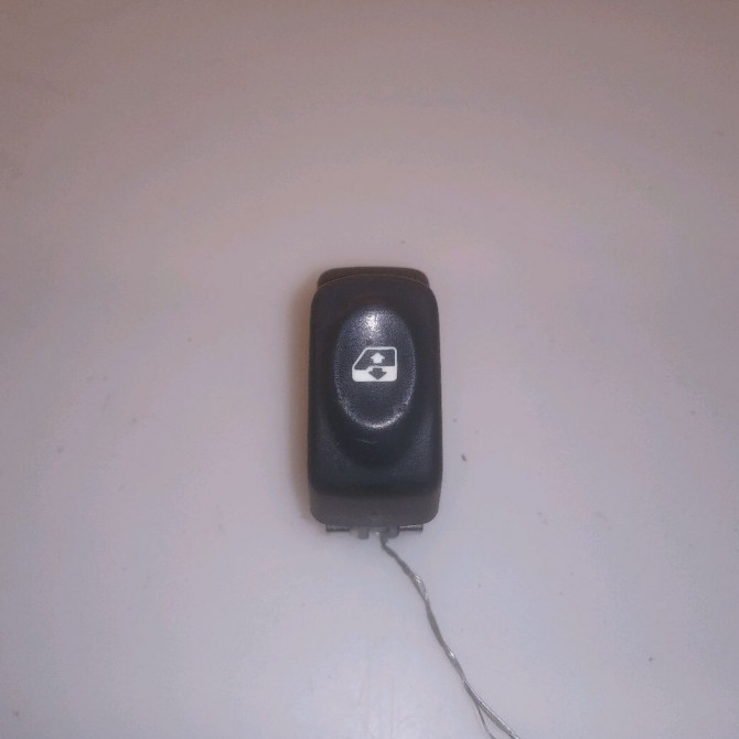 Commande lève-glace porte avant droite occasion RENAULT MEGANE I Phase 2 03-1999->06-2003 1.9 DCI 1