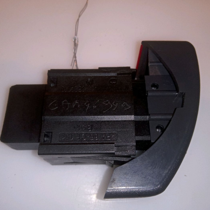 Bouton de warning occasion OPEL TIGRA II Phase 1 09-2004->... 1.4i 90ch 95526834 3